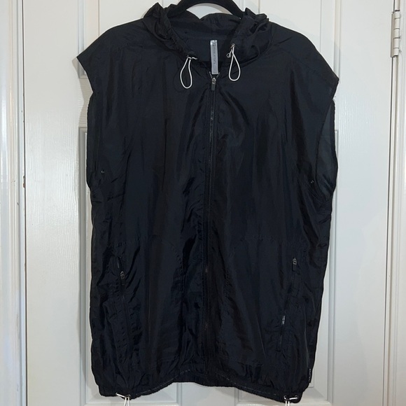 Fabletics Womens Black Hooded Short Sleeve Windbreaker Size Large - Picture 4 of 17